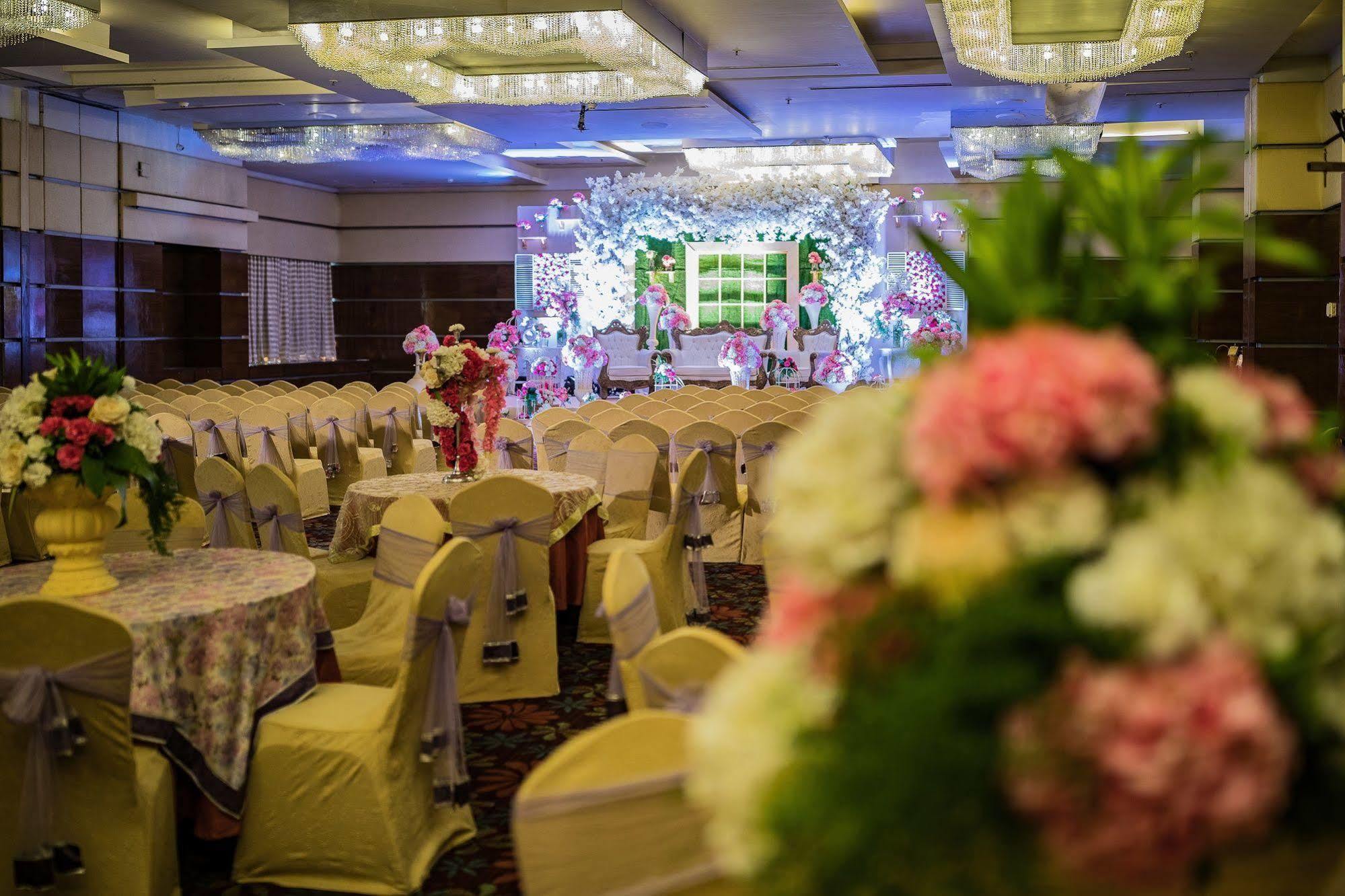 The Residence Hotel & Apartments Powai Mumbai Bagian luar foto