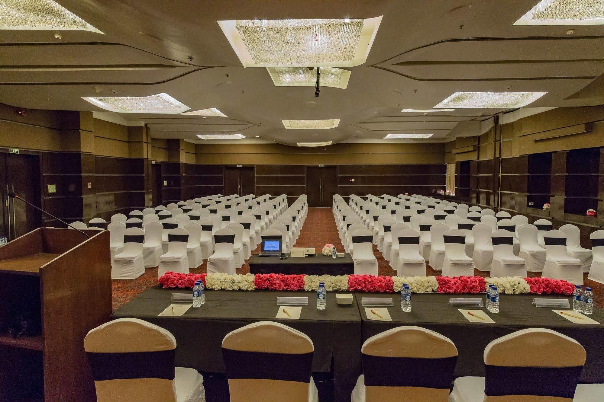 The Residence Hotel & Apartments Powai Mumbai Bagian luar foto