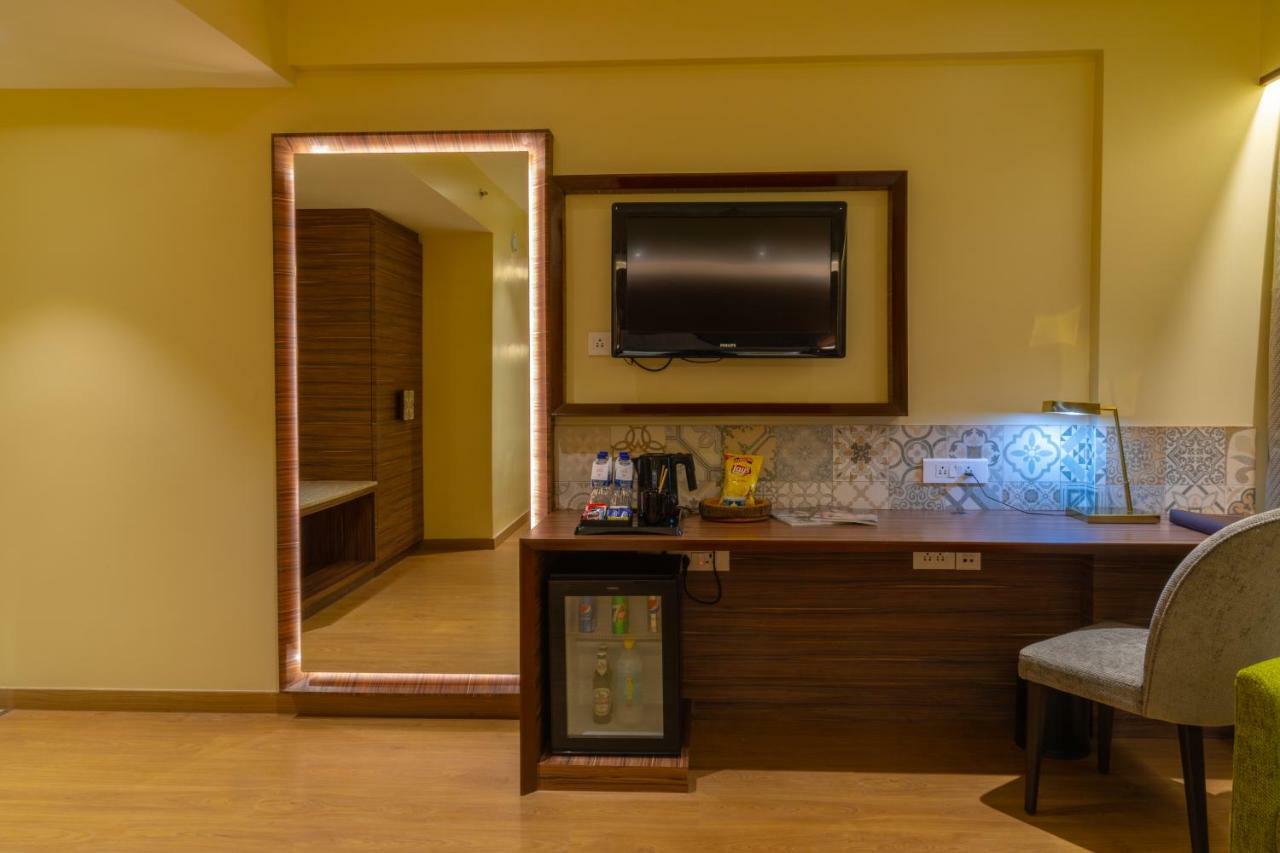 The Residence Hotel & Apartments Powai Mumbai Bagian luar foto