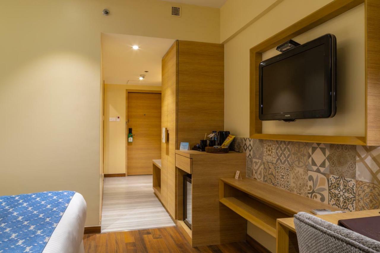 The Residence Hotel & Apartments Powai Mumbai Bagian luar foto